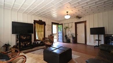 Beautiful 1920 farmhouse and acreage just waiting for your - photo 7