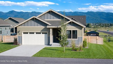 Impeccably furnished, beautifully maintained, and offered fully - photo 1