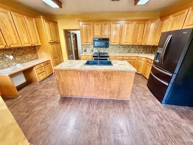 Stunning 3BR/2.5BA Two-Story Home in Hemphill, TX Prime Location - photo 11