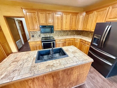 Stunning 3BR/2.5BA Two-Story Home in Hemphill, TX Prime Location - photo 13
