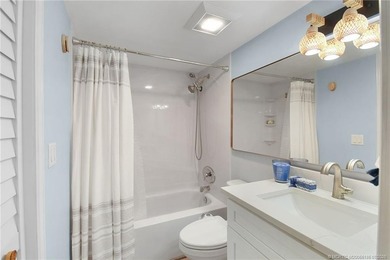 Beautifully renovated one-bedroom residence in Monterey Yacht & - photo 22