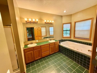 Stunning 3BR/2.5BA Two-Story Home in Hemphill, TX Prime Location - photo 26