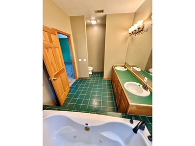 Stunning 3BR/2.5BA Two-Story Home in Hemphill, TX Prime Location - photo 28