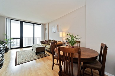 Sun-filled high-floor one-bedroom residence with unobstructed