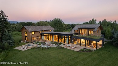 Tucked at the end of a quiet cul-de-sac in coveted Willowbrook - photo 1