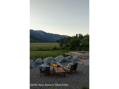 Tucked at the end of a quiet cul-de-sac in coveted Willowbrook - photo 4