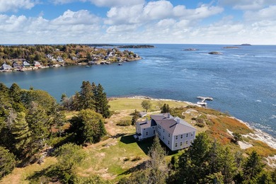 This iconic coastal landmark is being offered for the first time - photo 6