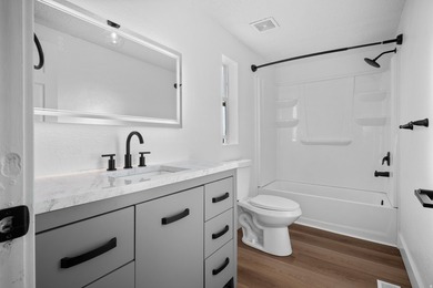 NEW ROOF WITH FULL PRICE OFFER! This beautifully updated home - photo 15