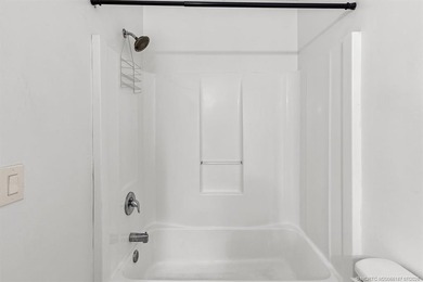 Welcome to this well-appointed two-bedroom, two-bathroom - photo 16