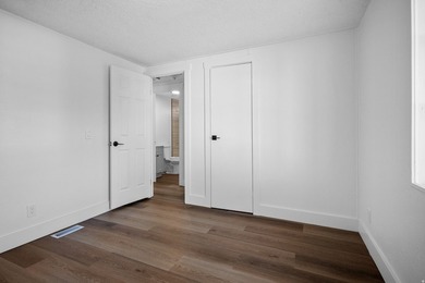NEW ROOF WITH FULL PRICE OFFER! This beautifully updated home - photo 19