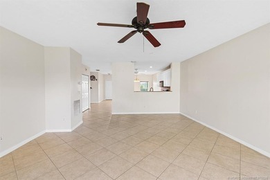 Welcome to this well-appointed two-bedroom, two-bathroom - photo 24