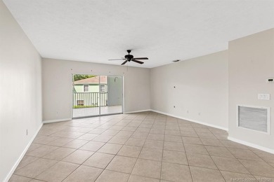 Welcome to this well-appointed two-bedroom, two-bathroom - photo 36