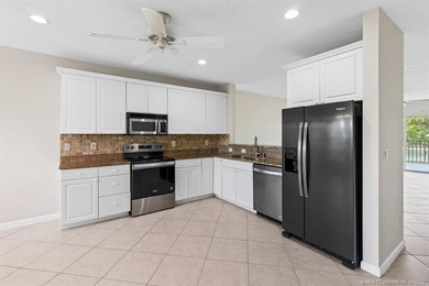 Welcome to this well-appointed two-bedroom, two-bathroom - photo 39