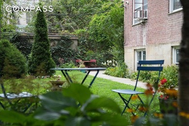 Beautifully renovated, move-in ready, sunny, spacious, one - photo 6