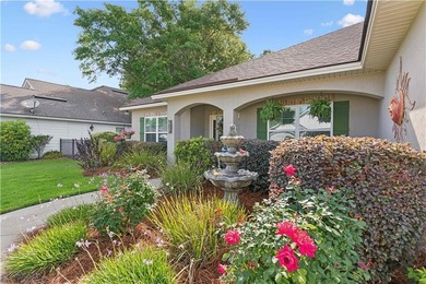 IMMACULATE AND GORGEOUS! IMPECCABLE landscaping! Great open - photo 2
