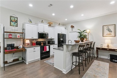 IMMACULATE AND GORGEOUS! IMPECCABLE landscaping! Great open - photo 5