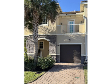 (private lake, pond, coastal) Townhome/Townhouse For Sale in Hobe Sound Florida