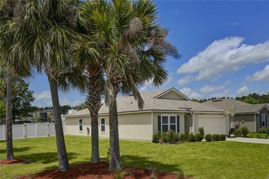 LOVELY 4 BEDROOM HOME WITH VINYL FENCED BACKYARD. SPACIOUS - photo 3