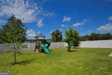 LOVELY 4 BEDROOM HOME WITH VINYL FENCED BACKYARD. SPACIOUS - photo 7