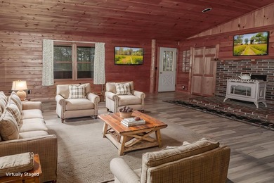 Cozy 2 BR, 2 Bath log sided home with knotty pine interior on a - photo 5