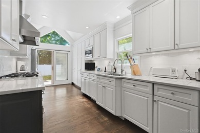 Welcome to 2595 Yorktown St., a fabulous Colonial perfectly - photo 13