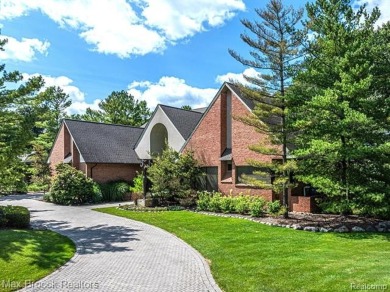 Lake Condo For Sale in Bloomfield Hills, Michigan