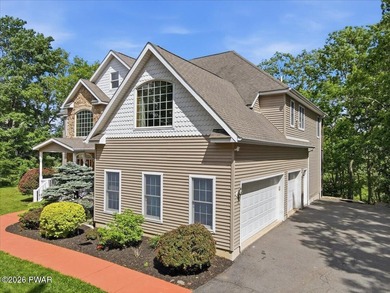 Welcome to your perfect Pocono retreat in the sought-after - photo 3