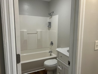 Don't miss this fully refreshed, top-floor 2-bedroom, 1-bath - photo 12