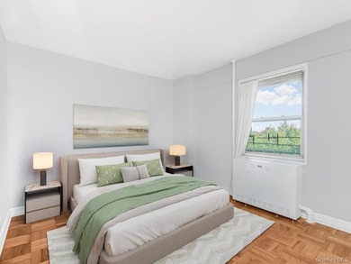 Welcome to 2 Fordham Hill Oval #5B. Move-In ready. As you enter - photo 12