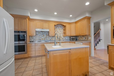 Beautiful 8,500+ sq ft home on 5.32 acres with stunning mountain - photo 13