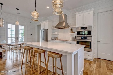Welcome to 215 Writer's Way, where timeless coastal architecture - photo 15