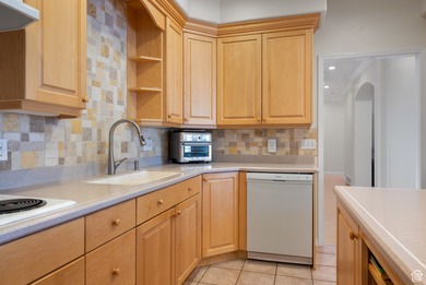 Beautiful 8,500+ sq ft home on 5.32 acres with stunning mountain - photo 15