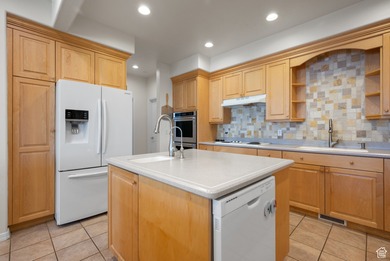 Beautiful 8,500+ sq ft home on 5.32 acres with stunning mountain - photo 17