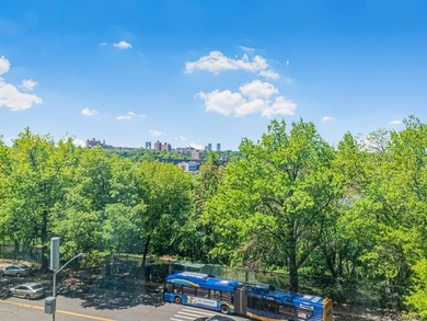 Welcome to 2 Fordham Hill Oval #5B. Move-In ready. As you enter - photo 18