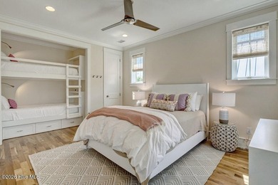 Welcome to 215 Writer's Way, where timeless coastal architecture - photo 21