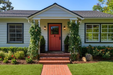Enchanting single-level California Cottage with stunning - photo 2