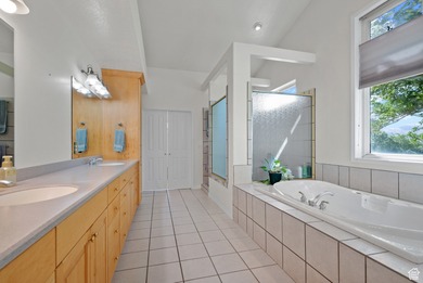 Beautiful 8,500+ sq ft home on 5.32 acres with stunning mountain - photo 24