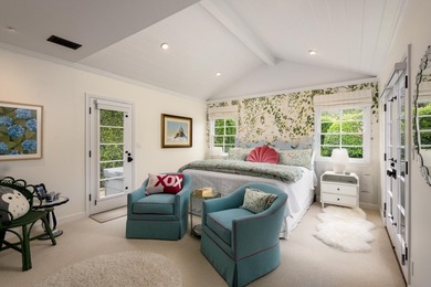 Enchanting single-level California Cottage with stunning - photo 7