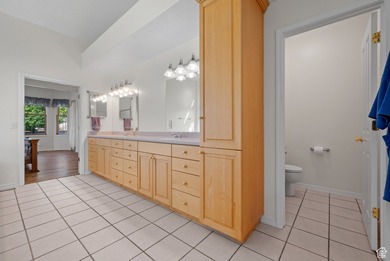 Beautiful 8,500+ sq ft home on 5.32 acres with stunning mountain - photo 27