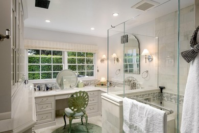 Enchanting single-level California Cottage with stunning - photo 8