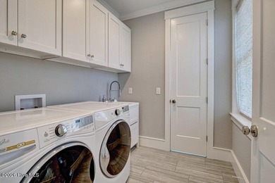 Welcome to 215 Writer's Way, where timeless coastal architecture - photo 32