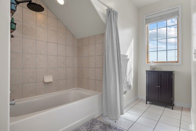 Beautiful 8,500+ sq ft home on 5.32 acres with stunning mountain - photo 32