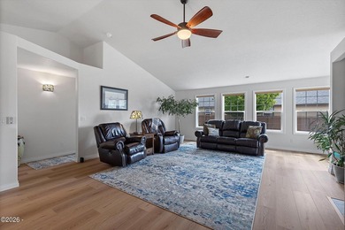 Beautiful 3 bed / 2 bath 1,728 sf single level home just blocks - photo 3