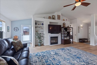 Beautiful 3 bed / 2 bath 1,728 sf single level home just blocks - photo 6