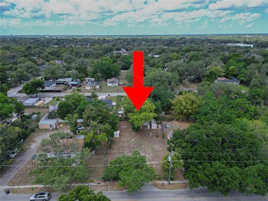 Great opportunity to own a fully fenced vacant lot in a - photo 6