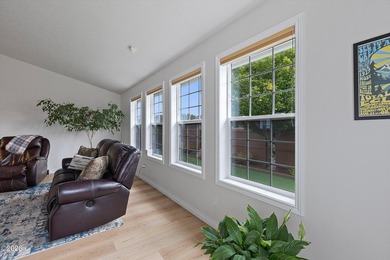 Beautiful 3 bed / 2 bath 1,728 sf single level home just blocks - photo 7