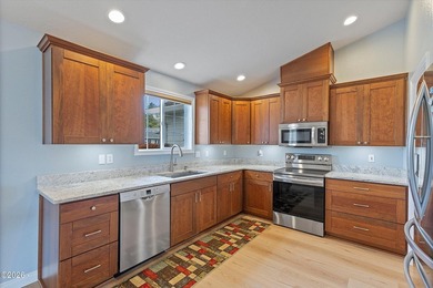 Beautiful 3 bed / 2 bath 1,728 sf single level home just blocks - photo 8
