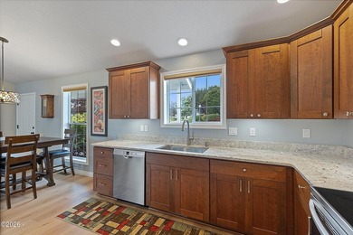 Beautiful 3 bed / 2 bath 1,728 sf single level home just blocks - photo 9