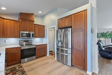 Beautiful 3 bed / 2 bath 1,728 sf single level home just blocks - photo 10