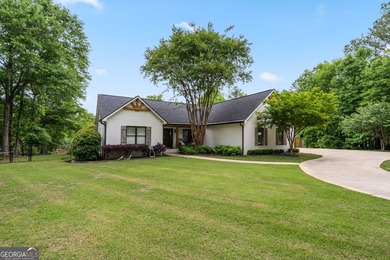 Nestled on 18.15 breathtaking acres in the heart of Moreland - photo 2